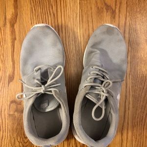 Youth 5.5 Grey Nike roshes